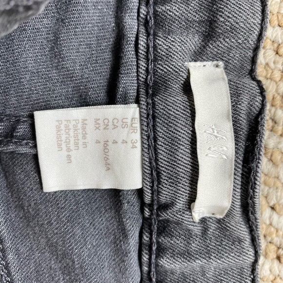 Distressed shorts - Picture 3 of 3